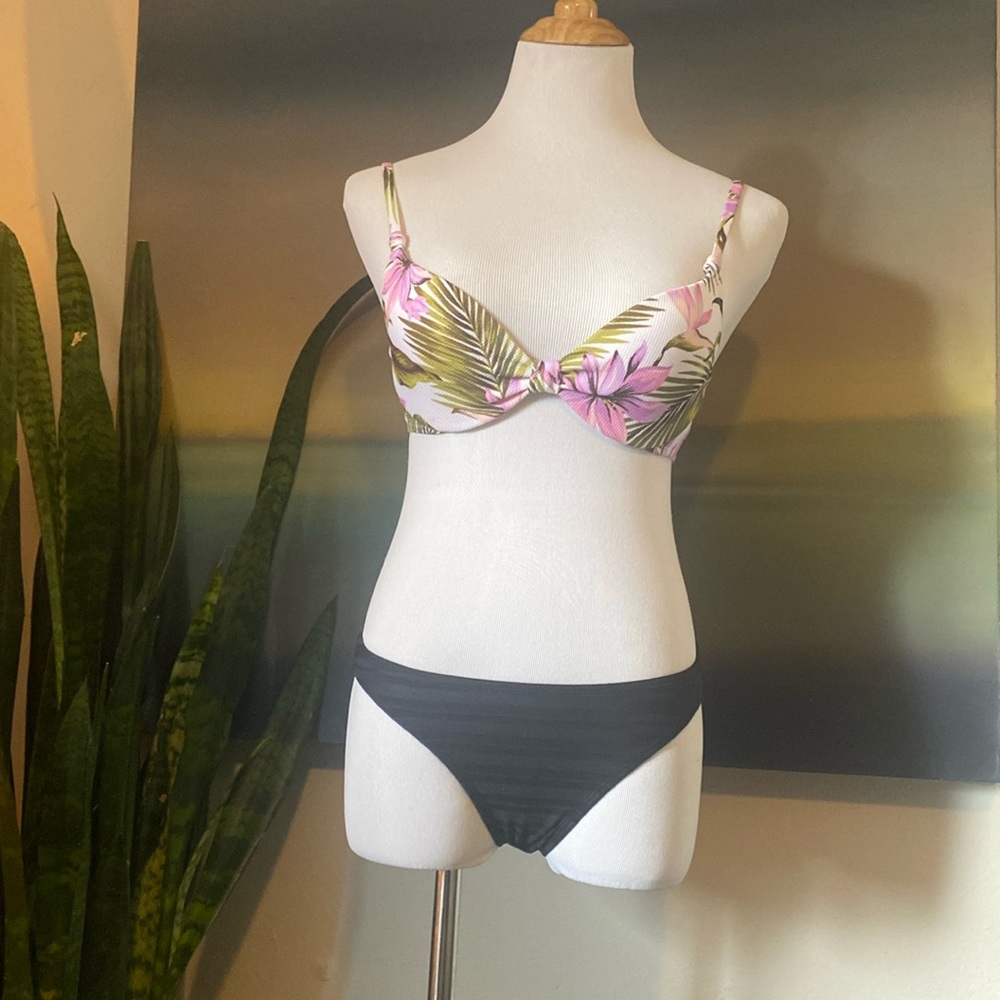 Target mix match bathing suit, floral print top 32b & black xs bikini bottom.